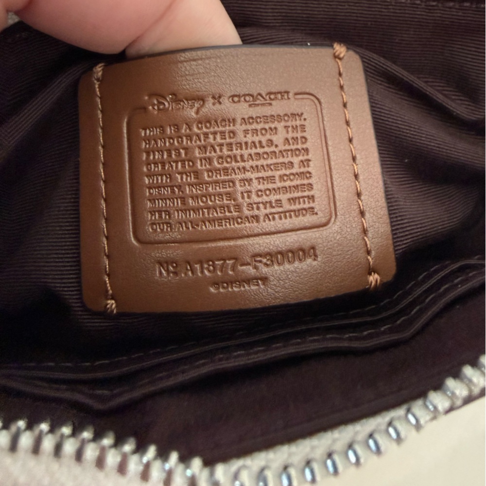 Coach x Disney Minnie Mouse Boombox Wristlet - Picture 4 of 5